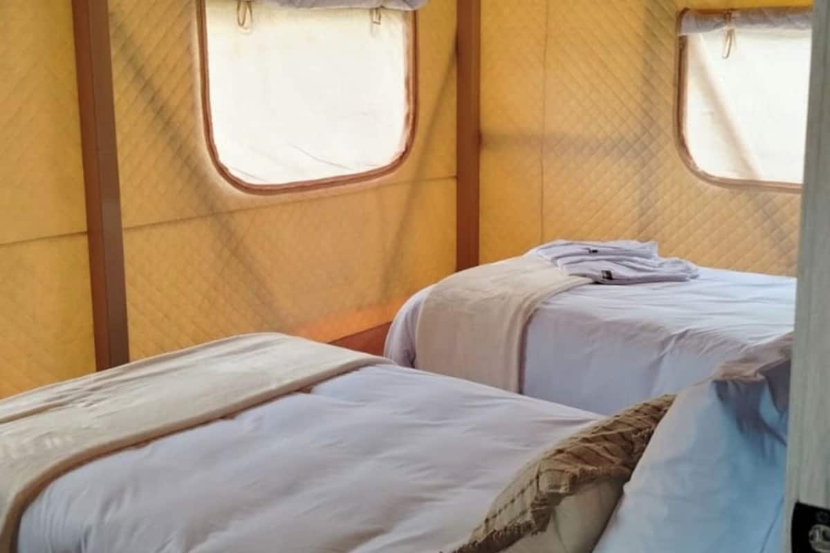 Deluxe Çadır, Sıcak Su Küveti | 2 yatak odası, anti alerjik yatak takımı, yastık yüzeyli yatak, minibar