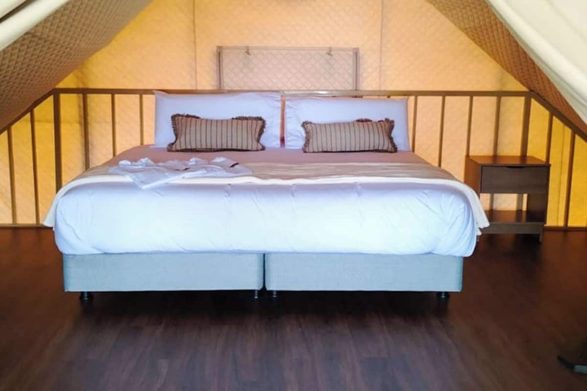 Deluxe Çadır, Sıcak Su Küveti | 2 yatak odası, anti alerjik yatak takımı, yastık yüzeyli yatak, minibar