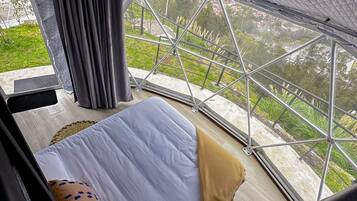 Hypo-allergenic bedding, pillow-top beds, minibar