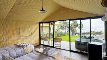 Tienda de campaña superior, hidromasaje | Vista desde la habitación