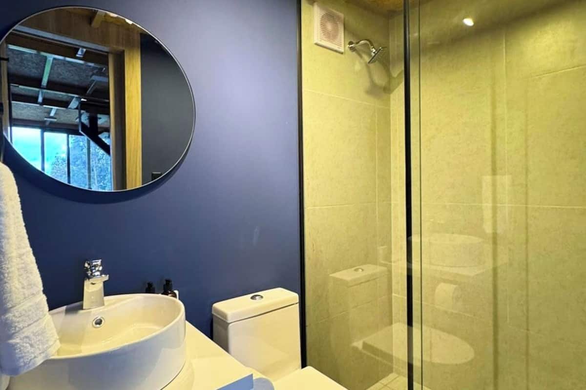 Deluxe Çadır, Sıcak Su Küveti | Banyo | Duş, geniş duş başlığı, havlu, sabun