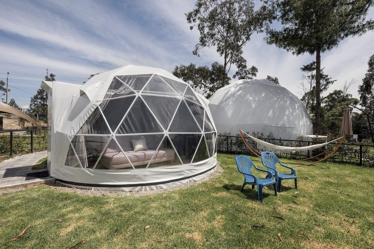 Barraca econômica, vista para a montanha | Roupas de cama antialérgicas, camas com colchões pillow-top, frigobar