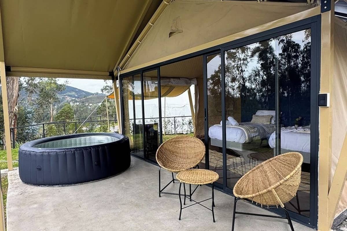 Superior Çadır, Sıcak Su Küveti | 2 yatak odası, anti alerjik yatak takımı, yastık yüzeyli yatak, minibar