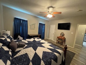 3 bedrooms, in-room safe, free WiFi, bed sheets