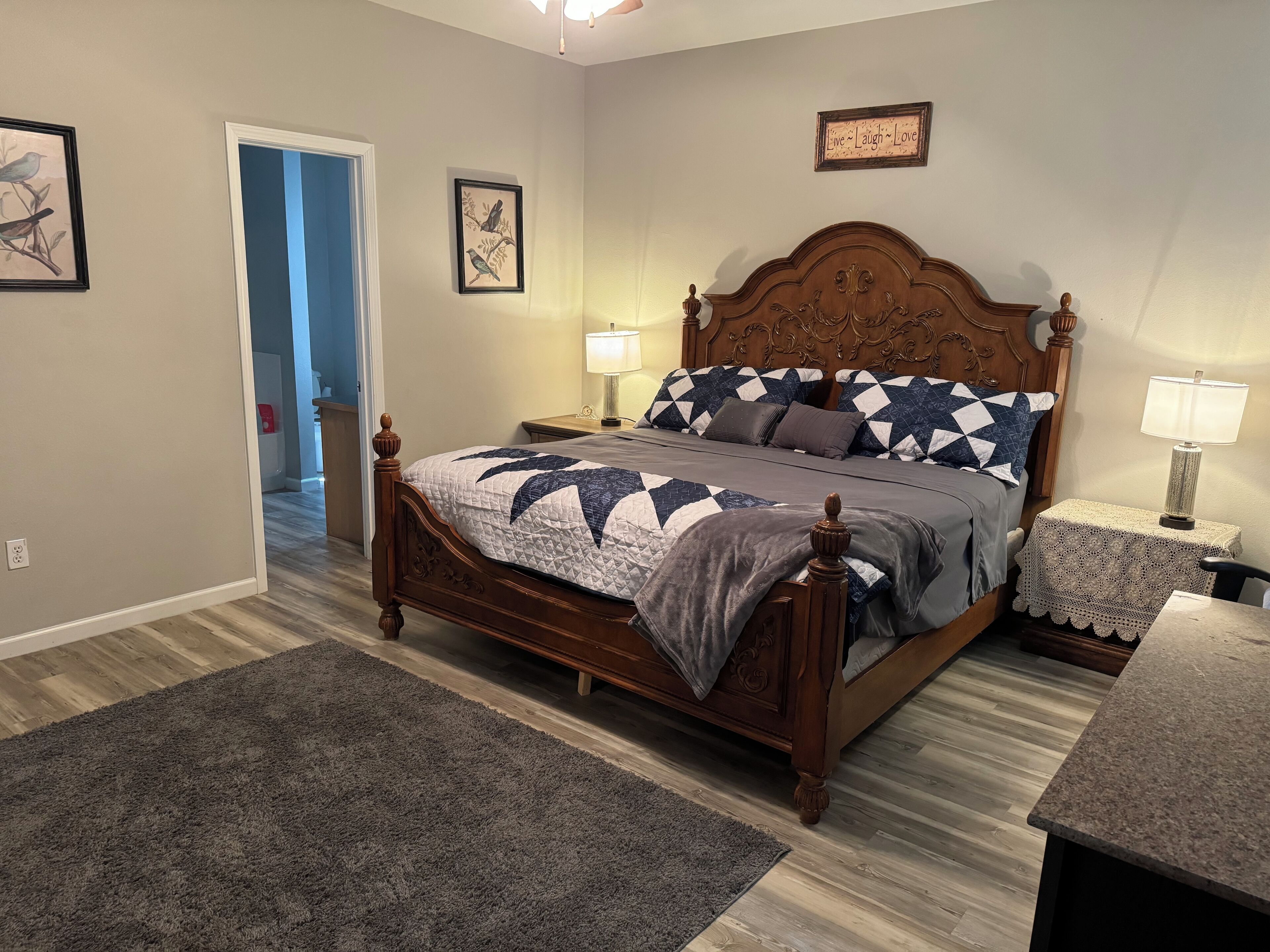 3 makuuhuonetta, tallelokero huoneessa, ilmainen Wi-Fi, vuodevaatteet