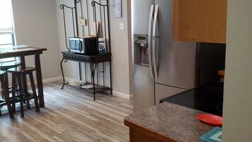 KylskÄp, mikrovÄgsugn, ugn och spishÀll