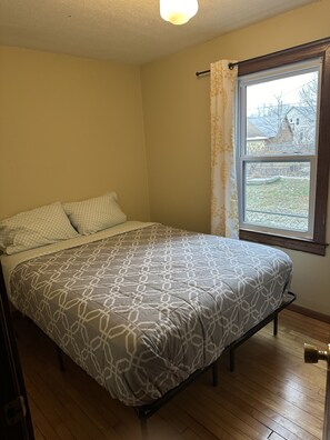 2 bedrooms, iron/ironing board, WiFi, bed sheets