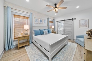 3 bedrooms, iron/ironing board, free WiFi, bed sheets - Modern Beach Luxury! 2 King beds. Fenced backyard & Pet Friendly (Panama City Beach)