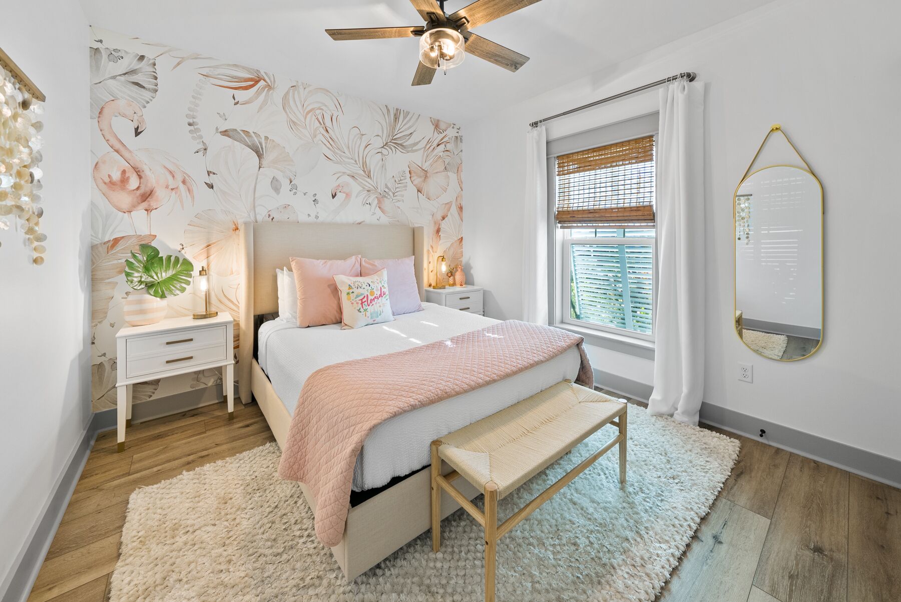 Modern Beach Luxury! 2 King beds. Fenced backyard & Pet Friendly  