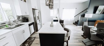 ELEGANT, WELL-APPOINTED 3-BEDROOM HOME WITH PRIVATE HOT TUB BUILT IN 2020  (p26)