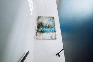 Interior - ELEGANT, WELL-APPOINTED 3-BEDROOM HOME WITH PRIVATE HOT TUB BUILT IN 2020  (p26) (Los Angeles)