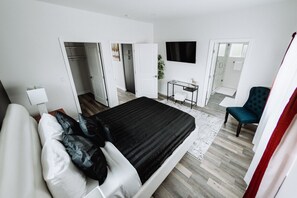 3 bedrooms, desk, iron/ironing board, free WiFi