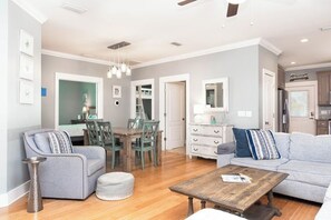 TV - Cute Cottage~2 Pools~Beach Nearby ~ Book Today for a Great Getaway! (Gulf Shores)