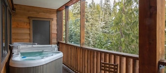 Grand Lodge 11 at the Official Collins Lake Resort