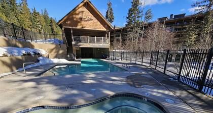 Grand Lodge 8 at the Official Collins Lake Resort