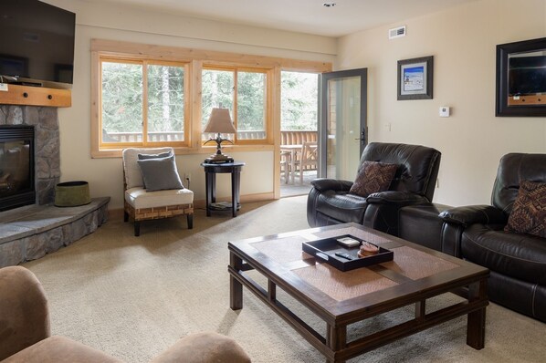 Téléviseur, foyer, lecteur de DVD