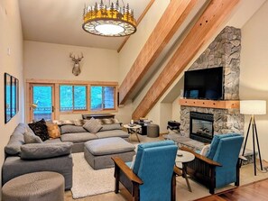 Télévision, cheminée