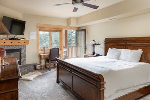 3 bedrooms, iron/ironing board, free WiFi, bed sheets - Grand Lodge 2 at the Official Collins Lake Resort (Government Camp)