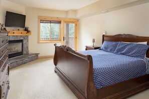 3 bedrooms, travel cot, free WiFi, bed sheets