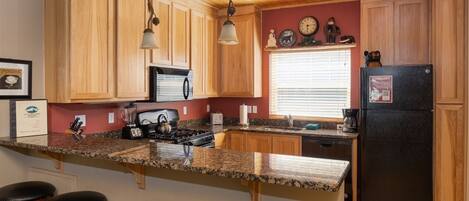 Køleskab, mikrobølgeovn, ovn, kogeplade