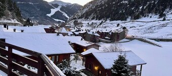 Riverfront Retreat by Grandvalira & Parking

