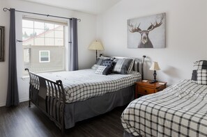 2 bedrooms, iron/ironing board, travel cot, free WiFi