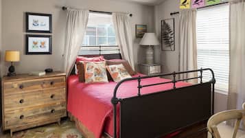 3 bedrooms, iron/ironing board, travel crib, free WiFi