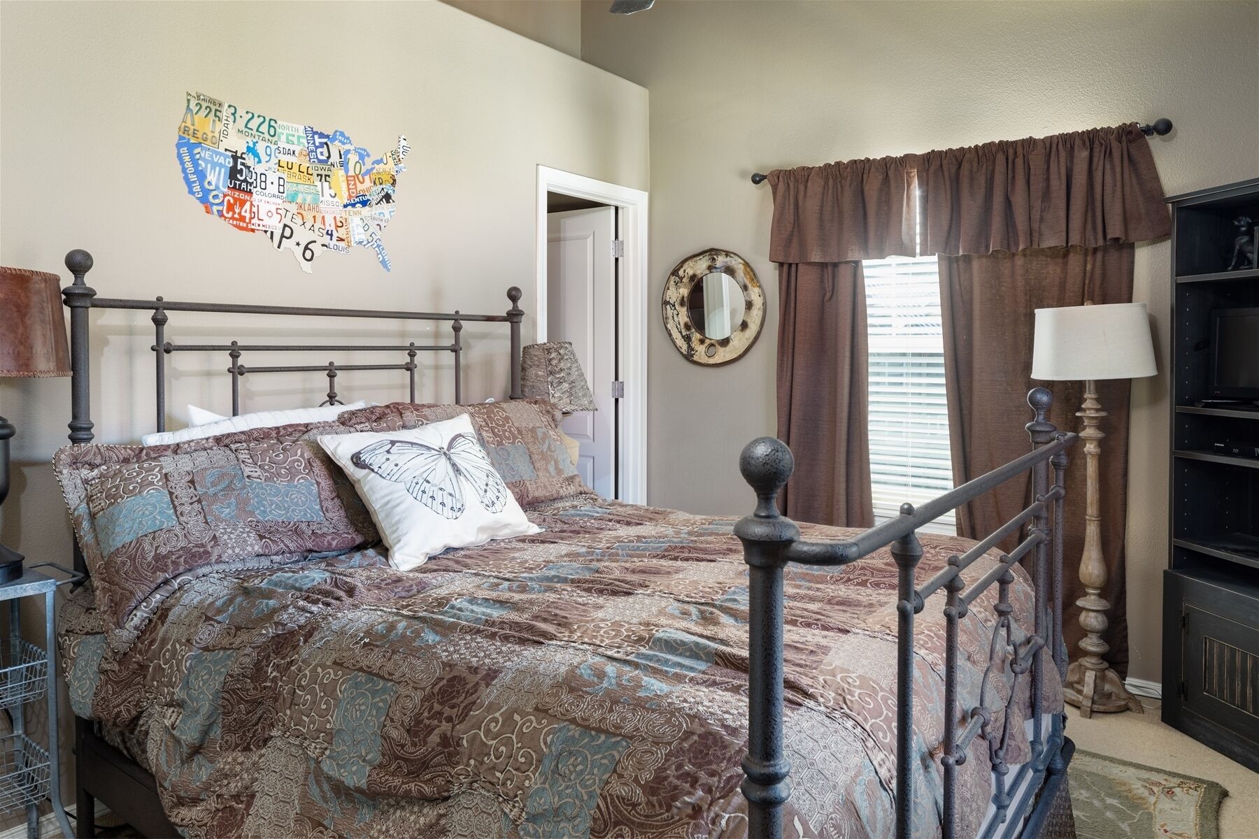 3 bedrooms, iron/ironing board, travel crib, free WiFi