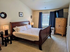 2 bedrooms, iron/ironing board, travel cot, free WiFi - Chalet 65 at the Official Collins Lake Resort (Government Camp)