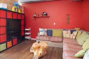 Téléviseur, foyer, lecteur de DVD