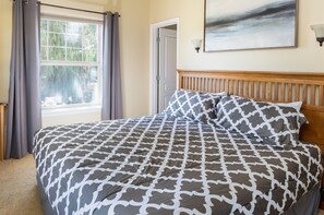 2 bedrooms, free WiFi, bed sheets - Chalet 53 at the Official Collins Lake Resort (Government Camp)