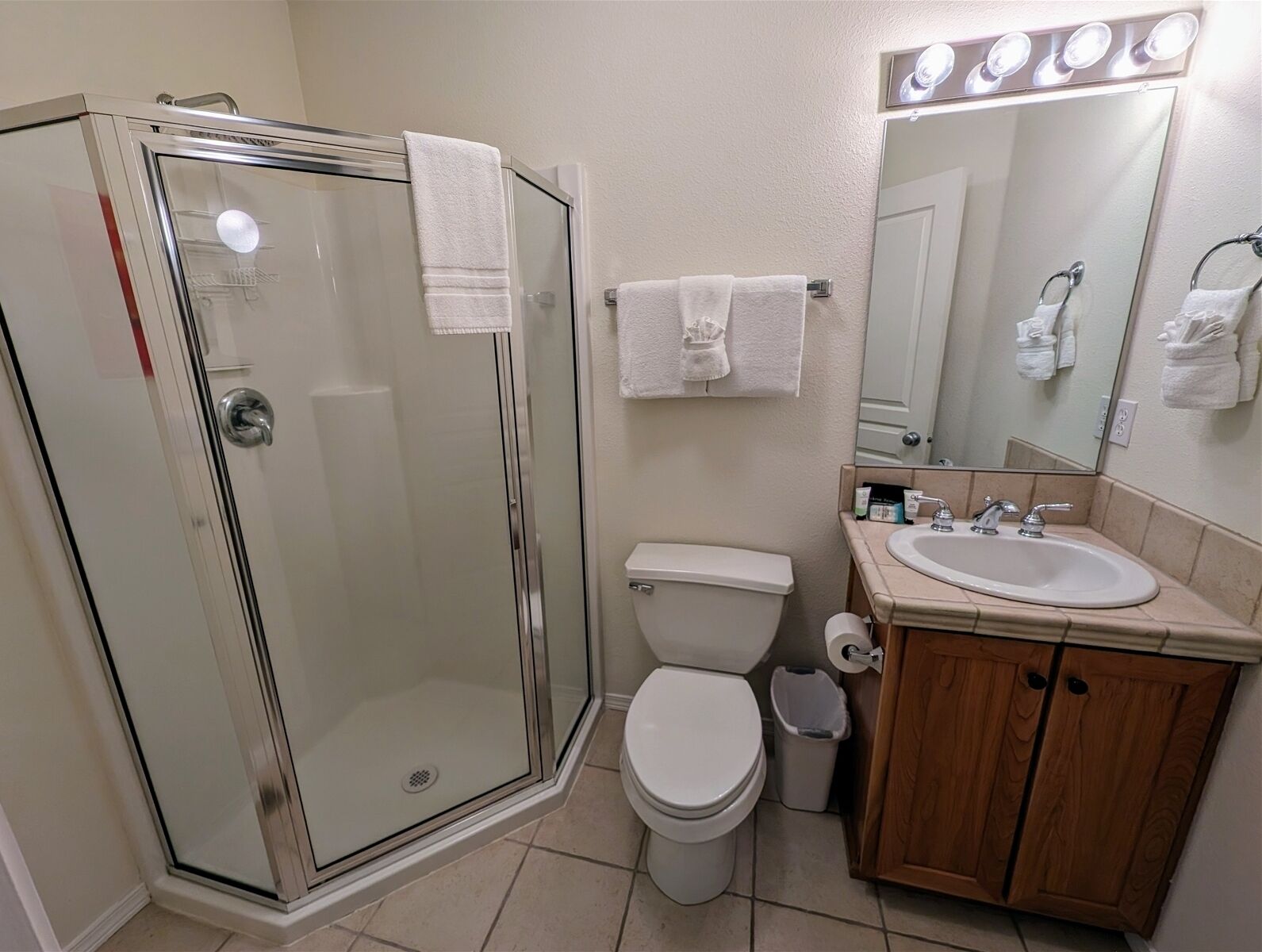 Guest bathroom.