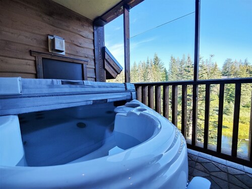 Grand Lodge 17 at the Official Collins Lake Resort