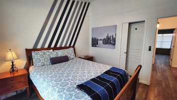 2 bedrooms, iron/ironing board, WiFi (free), bed sheets