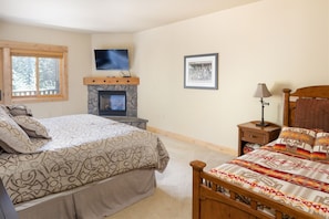 4 bedrooms, iron/ironing board, free WiFi, bed sheets