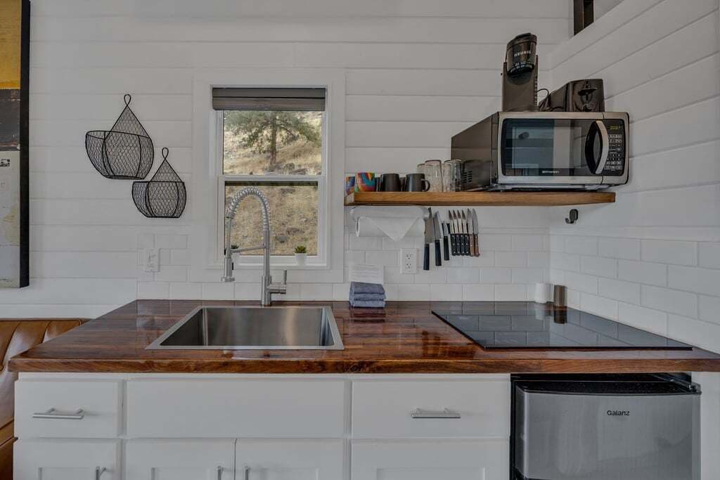 Fridge, microwave, stovetop, coffee/tea maker