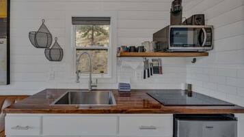 Frigorífic, microones, forn i placa de cuina