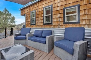 Terrace/patio - Lake Simtustus Resort Juniper Hill Tiny Home #14 - Hot Tub (Madras)