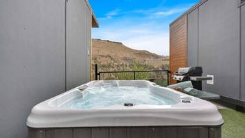 Tina de hidromasaje al aire libre