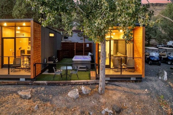 Outdoor spa tub