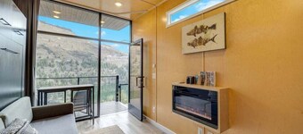 Lake Simtustus Resort Crown Point Tiny Home #11 - Hot Tub