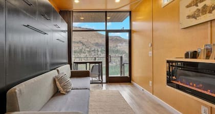 Lake Simtustus Resort Crown Point Tiny Home #14 - Hot Tub