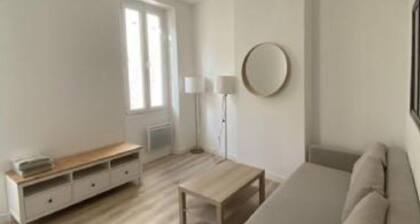 Studio meublé tout équipé neuf