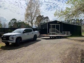 المنطقة المحيطة بالمنشأة