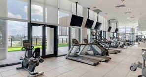 Fitness facility - Luxe Miami Condo-with office and gym. Close to Miami Beach, Wynwood, Brickell (Miami)