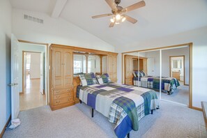 3 chambres, fer et planche à repasser, Wi-Fi, draps fournis