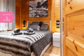 1 chambre, coffres-forts dans les chambres, fer et planche à repasser