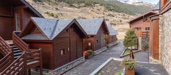Refurbished Cabin by Ski Resort & Free Parking

