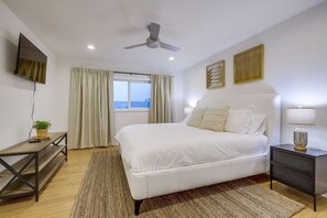 5 bedrooms, desk, iron/ironing board, travel cot
