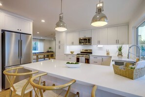 Fridge, microwave, oven, stovetop - Pickleball Paradise by Rather Be Properties (Mission Viejo)